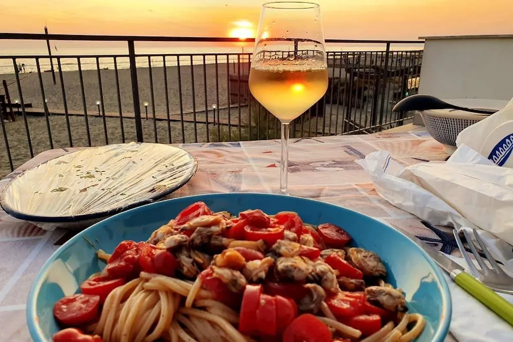 Casa Sulla Spiaggia Seaview-Breathtaking Focene